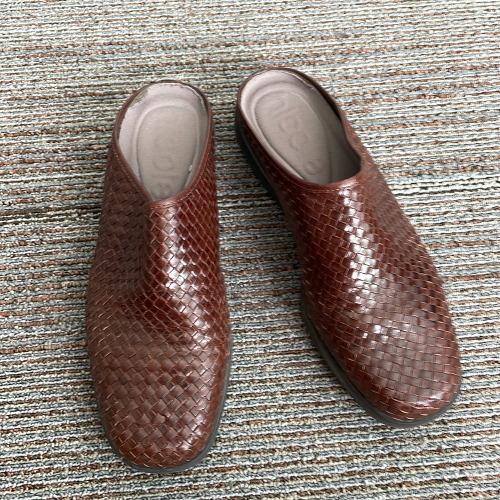 Nicole Rafter, brown woven leather Slide On Shoes Clogs 9